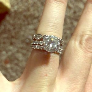 Size 6 ring three piece very nice only worn once